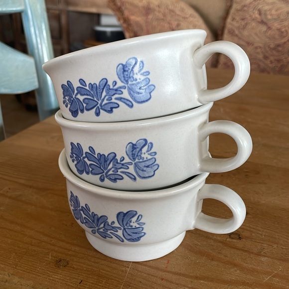 Three Pfaltzgraff Yorktowne 4” Soup/ Chili Mugs - Picture 6 of 7